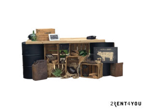 Steigerhouten buffet met olie vaten (middel)