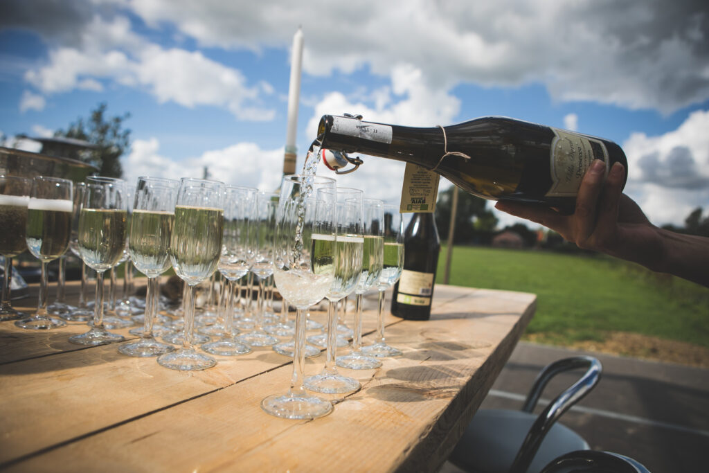 borrel buiten met champagne